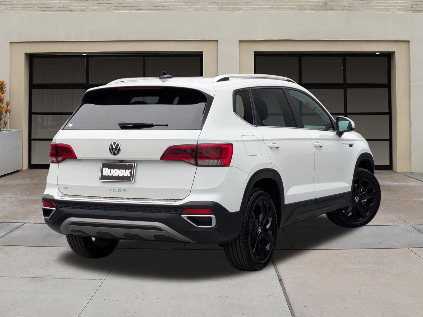 2023 Volkswagen Taos SE photo 2