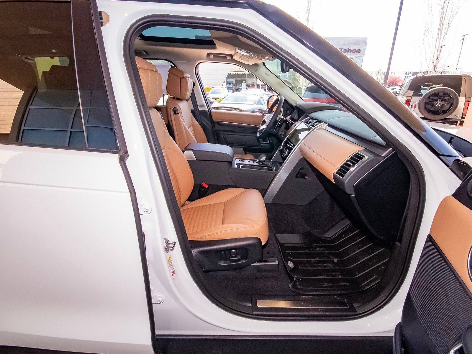 2025 Land Rover Discovery Metropolitan Edition photo 40