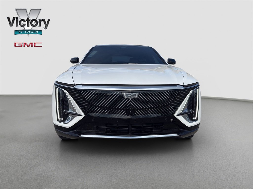 2024 Cadillac Lyriq Luxury photo 3