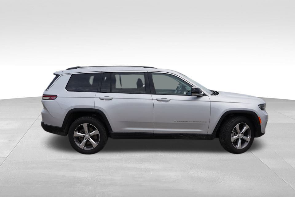 2022 Jeep Grand Cherokee Limited photo 2