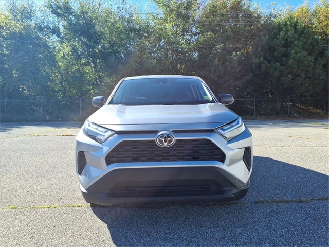 2024 Toyota RAV4 LE photo 2