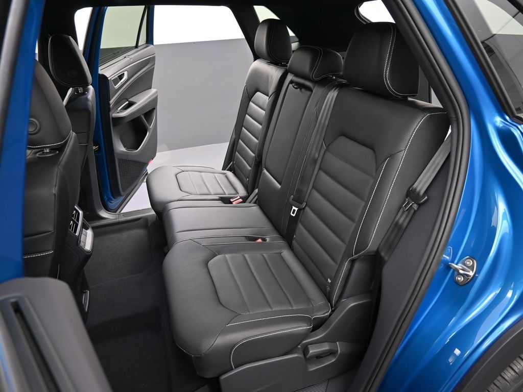 2025 Volkswagen Atlas Cross Sport SEL R-Line photo 39