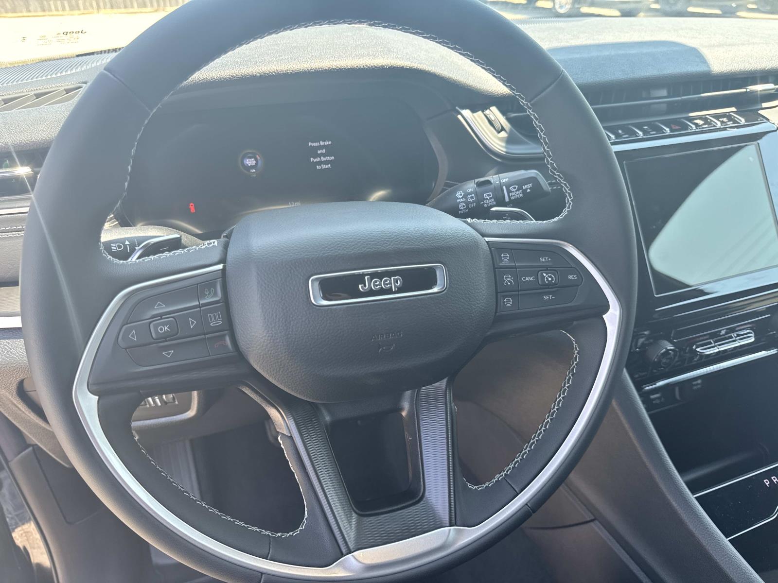 2025 Jeep Grand Cherokee Laredo X photo 8
