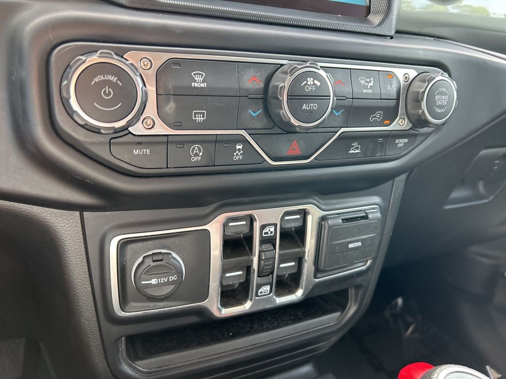 2022 Jeep Wrangler Unlimited Sahara photo 28