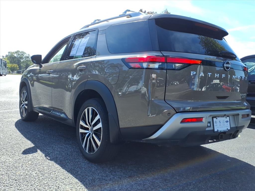 2023 Nissan Pathfinder Platinum photo 3