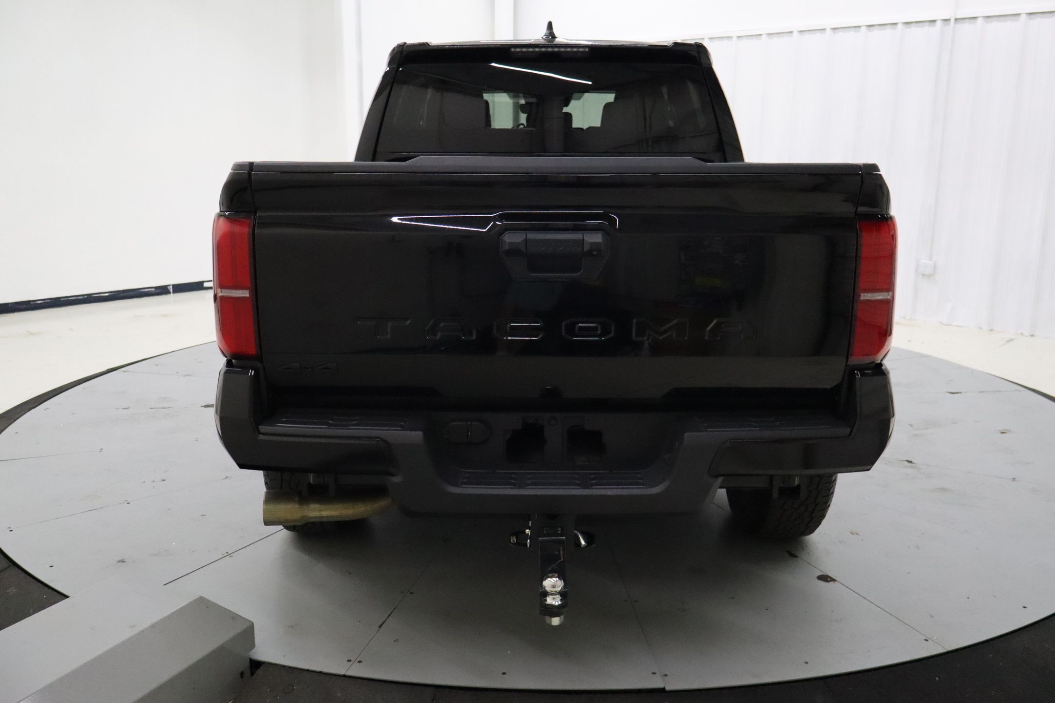 2024 Toyota Tacoma Limited photo 4