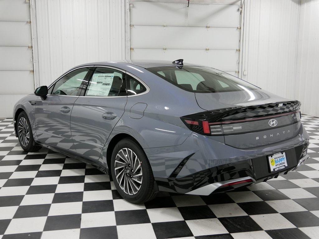 2025 Hyundai Sonata Hybrid SEL photo 3