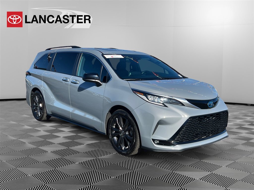2024 Toyota Sienna XSE's photo