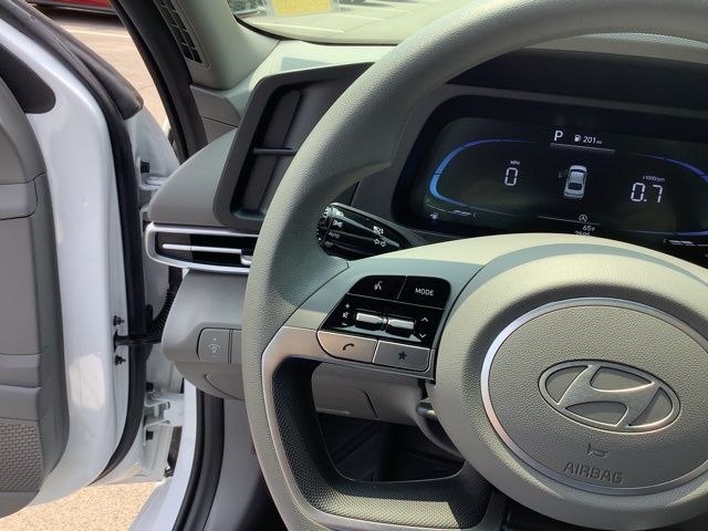 2024 Hyundai Elantra SE photo 19