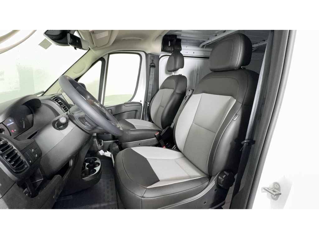 2025 Ram ProMaster 1500 Tradesman photo 2