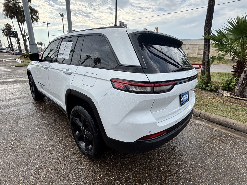2023 Jeep Grand Cherokee Altitude photo 3