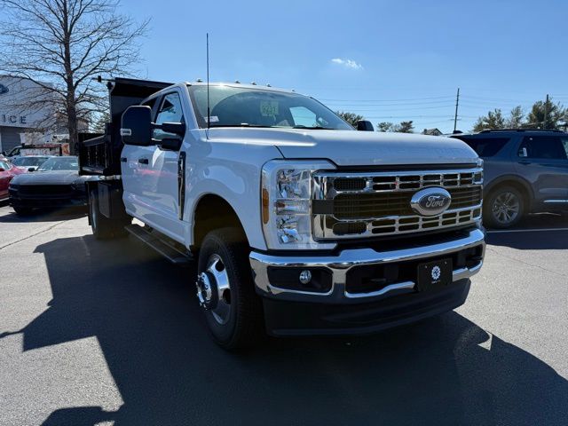 2025 Ford F-350 photo 3