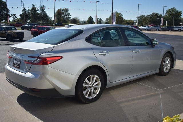 2025 Toyota Camry LE photo 4