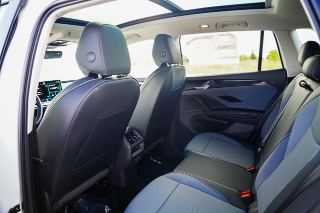 2025 Volkswagen Tiguan SE photo 17