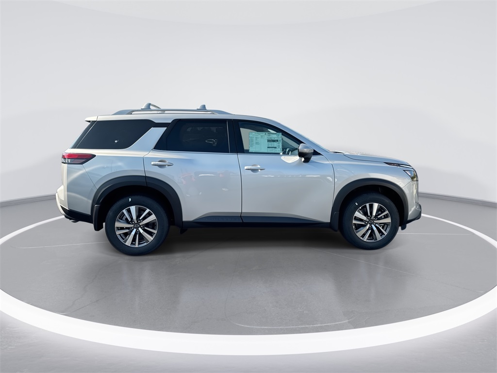 2025 Nissan Pathfinder SL photo 9