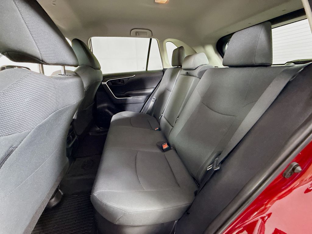 2019 Toyota RAV4 Hybrid LE photo 22