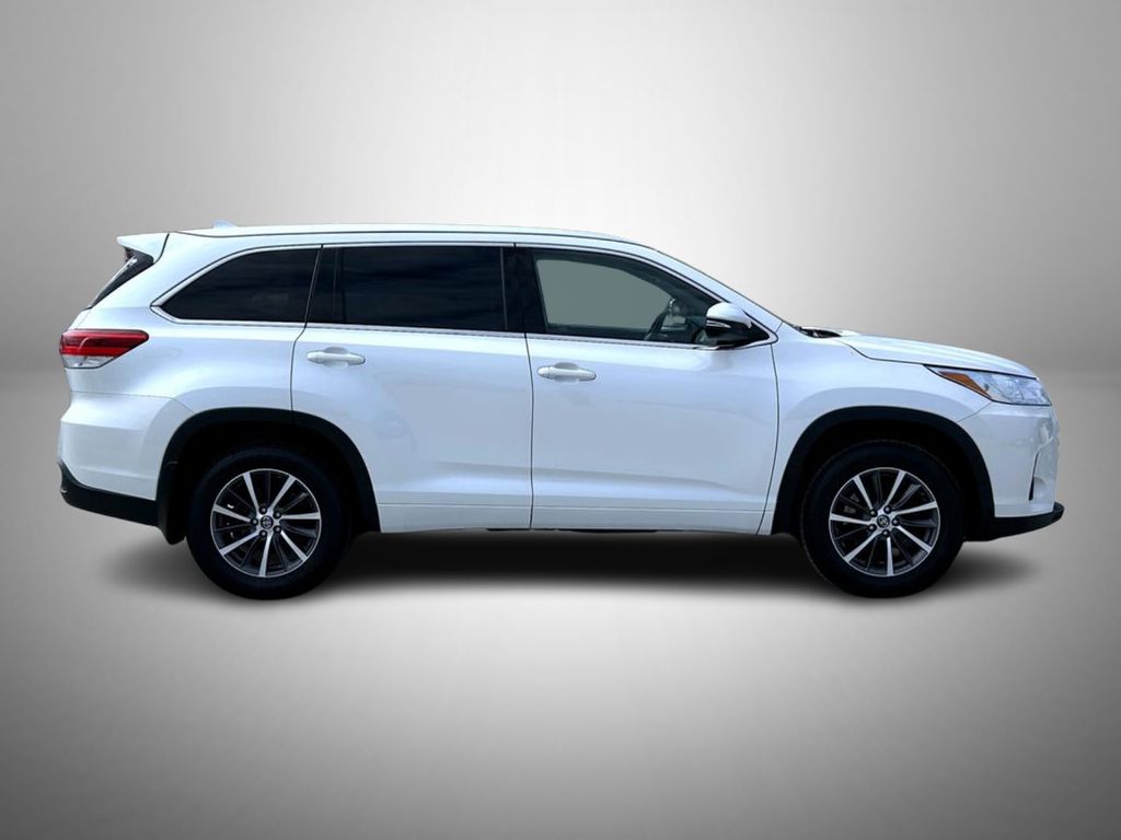 2017 Toyota Highlander XLE photo 3