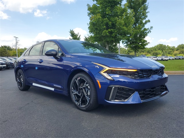 2025 Kia K5 GT-Line photo 3
