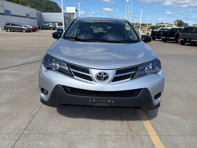2015 Toyota RAV4 LE photo 3