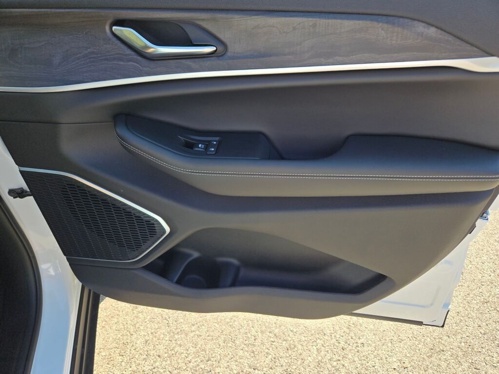 2025 Jeep Grand Cherokee Limited photo 4