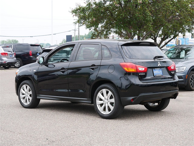 2015 Mitsubishi Outlander ES photo 4