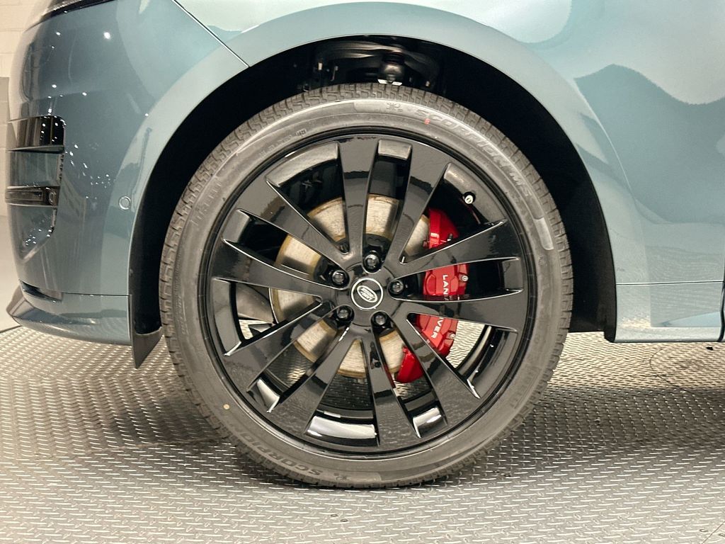 2025 Land Rover Range Rover Sport SE photo 4
