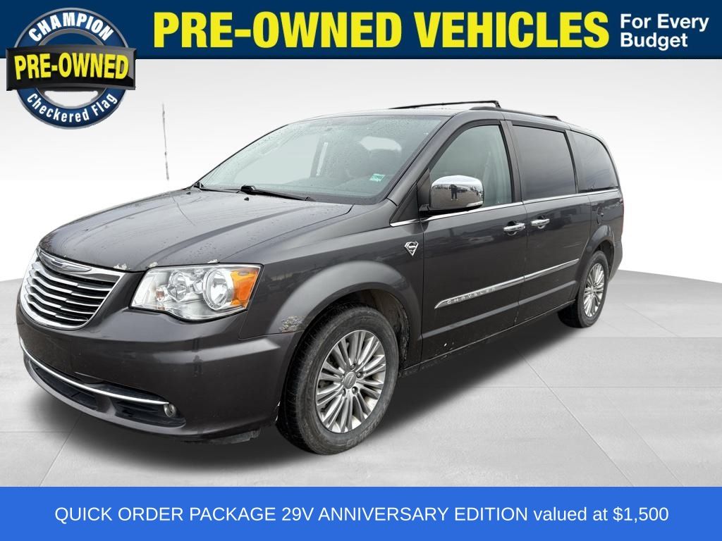 2016 Chrysler Town & Country Anniversary Edition's photo
