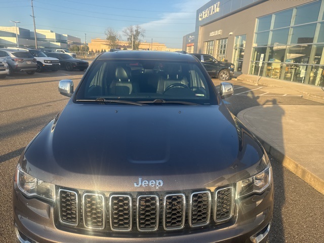 2017 Jeep Grand Cherokee Limited photo 2