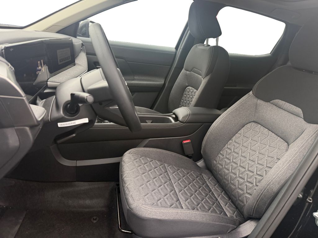 2025 Nissan Kicks SV photo 8