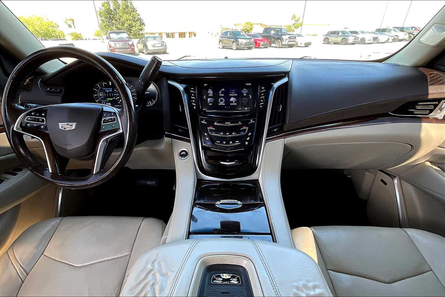 2017 Cadillac Escalade Luxury photo 14