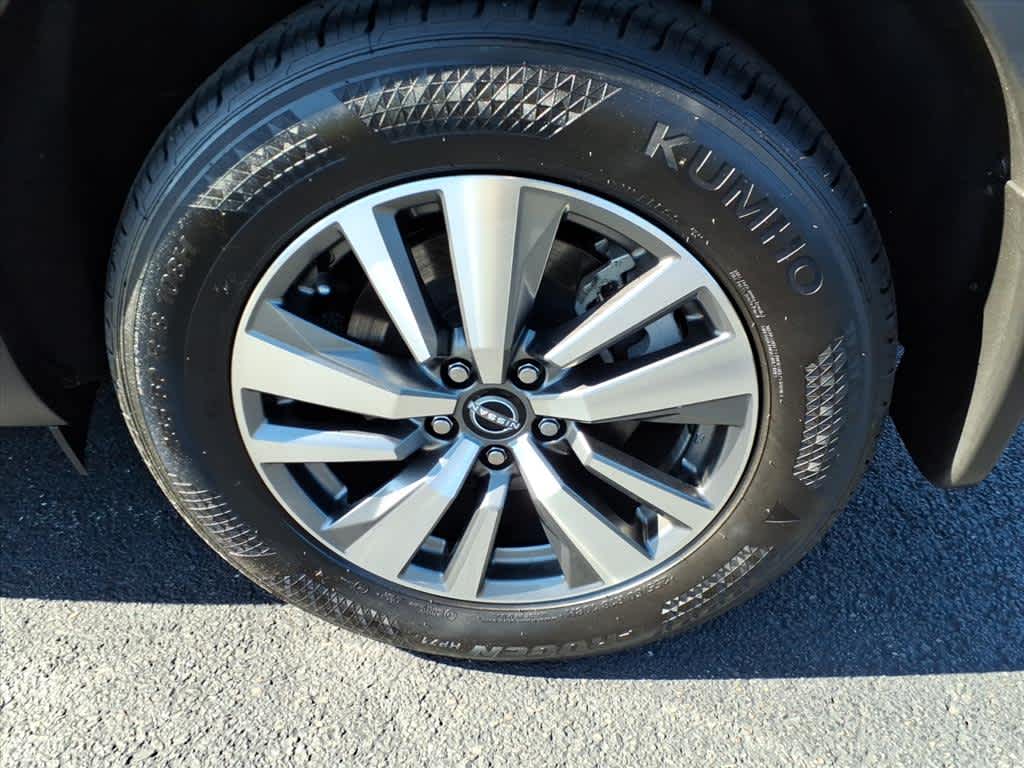 2024 Nissan Pathfinder SL photo 2