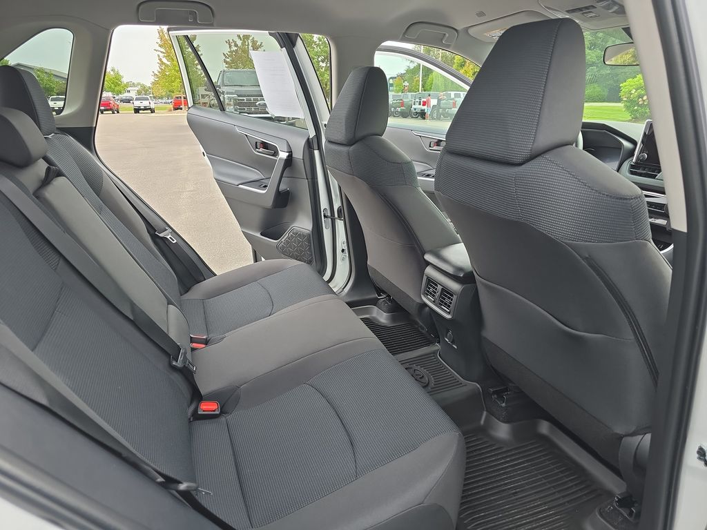 2025 Toyota RAV4 LE photo 8