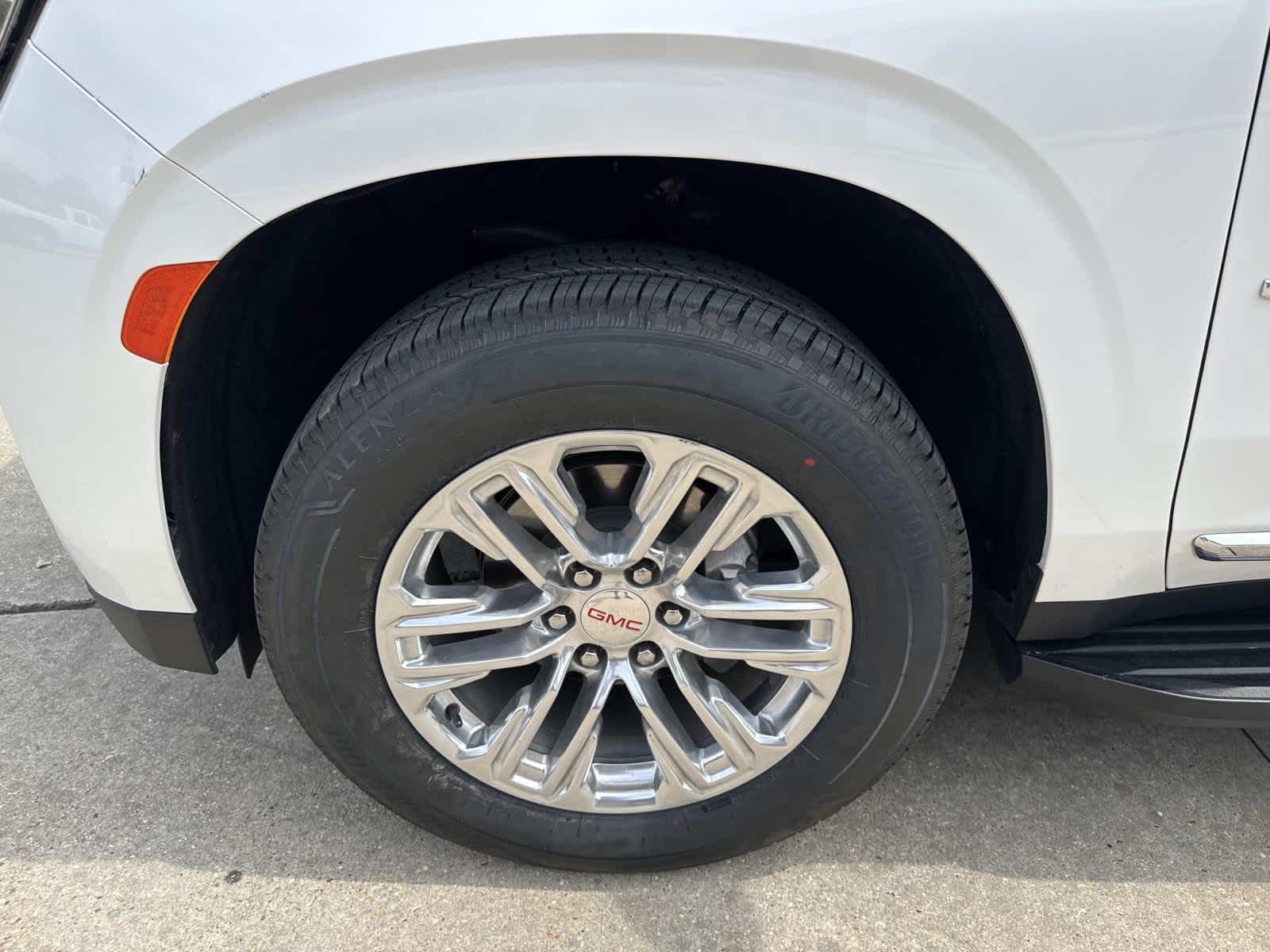 2023 Gmc Yukon XL SLT photo 4