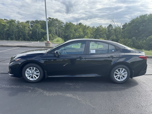 2025 Toyota Camry LE photo 6