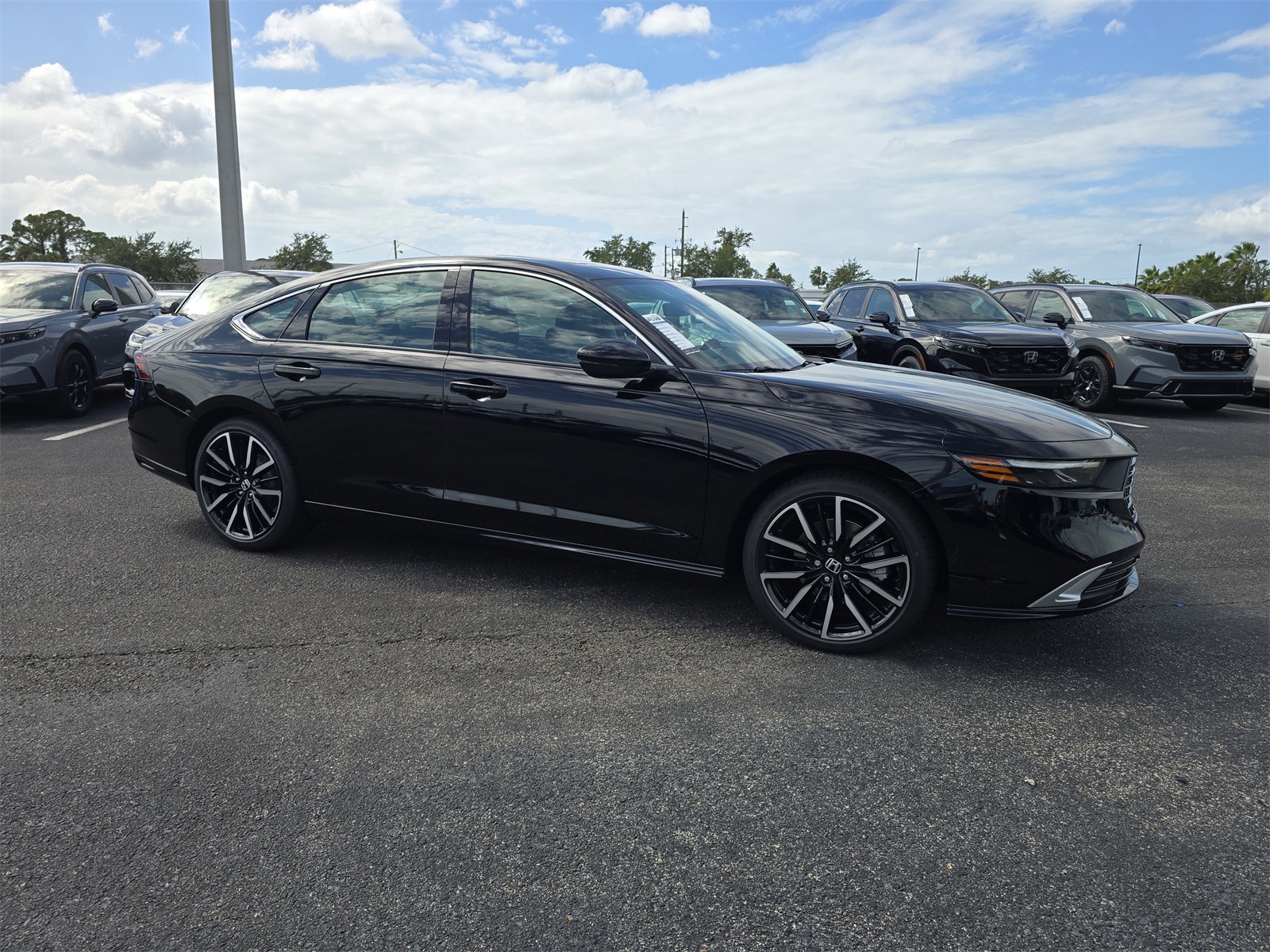 2025 Honda Accord Hybrid Touring photo 2