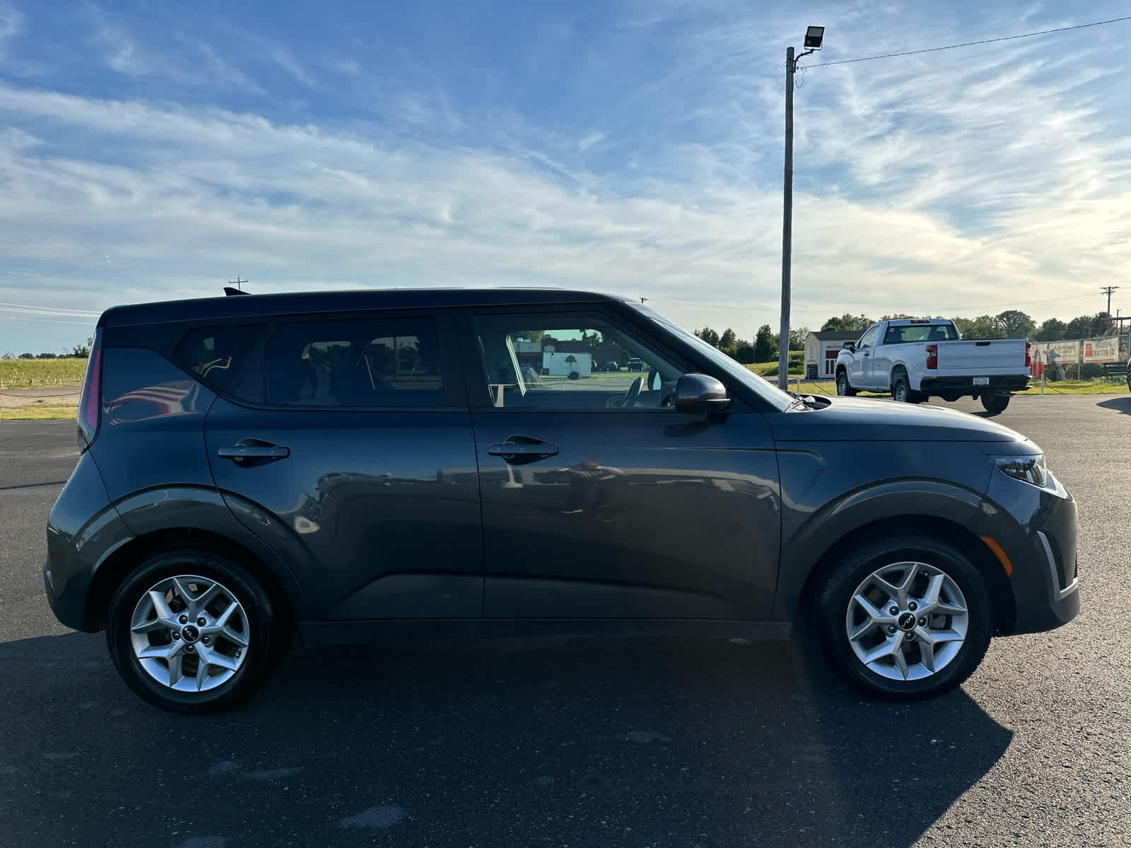2023 Kia Soul LX photo 2