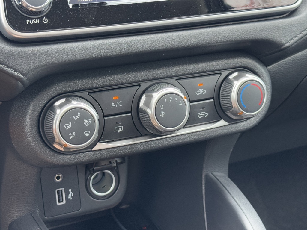 2025 Nissan Versa S photo 10