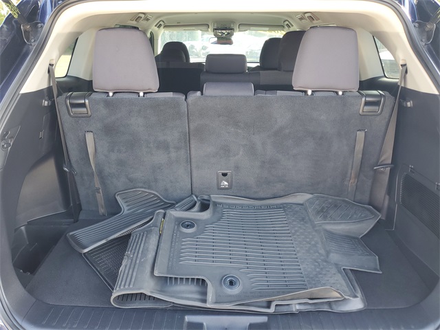 2022 Toyota Highlander L photo 6