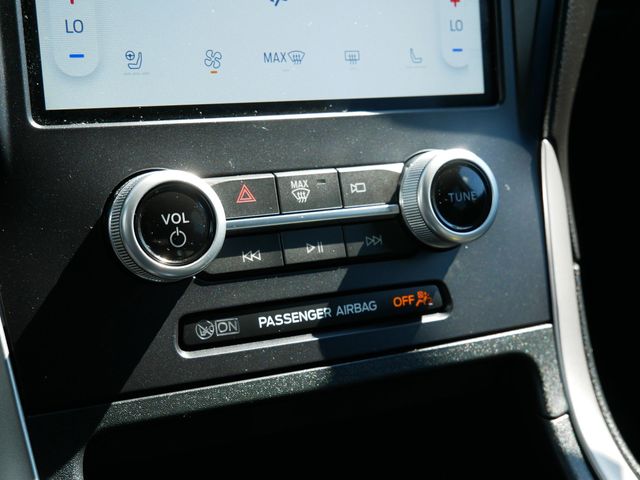 2022 Ford Edge SEL photo 10