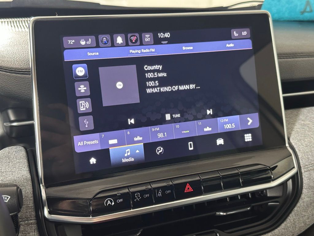 2022 Jeep Compass Latitude Lux photo 18