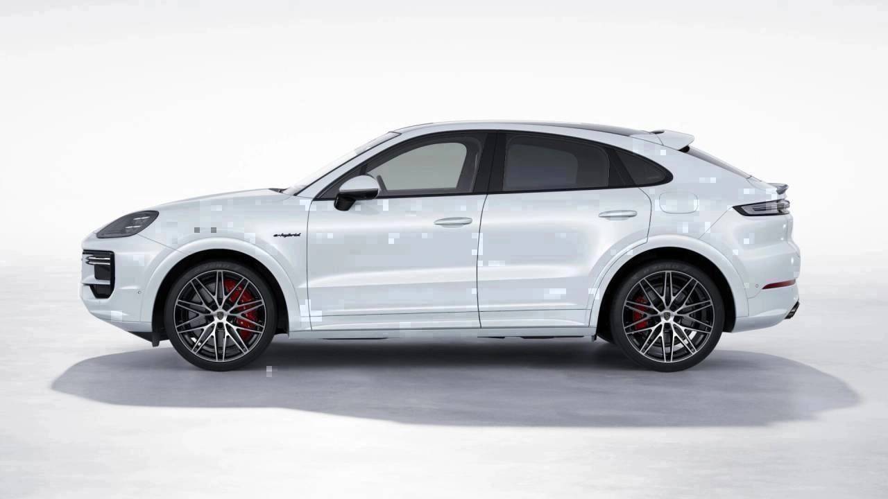2025 Porsche Cayenne Turbo E-Hybrid photo 2