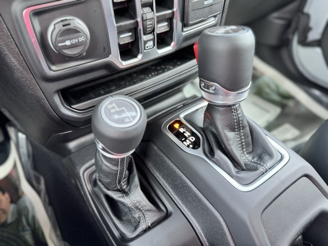 2024 Jeep Wrangler Sahara photo 23