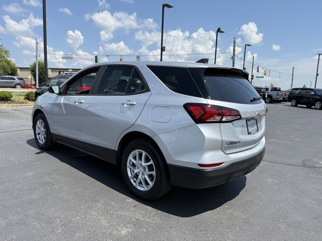2022 Chevrolet Equinox LS photo 2