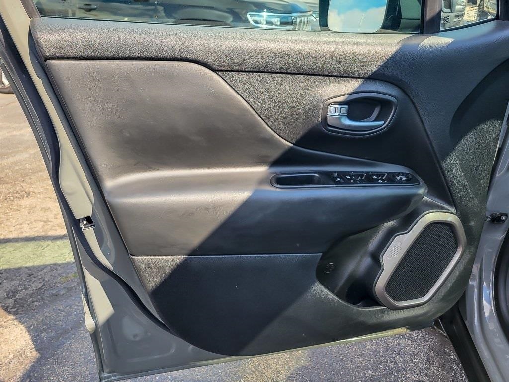 2022 Jeep Renegade Latitude photo 14