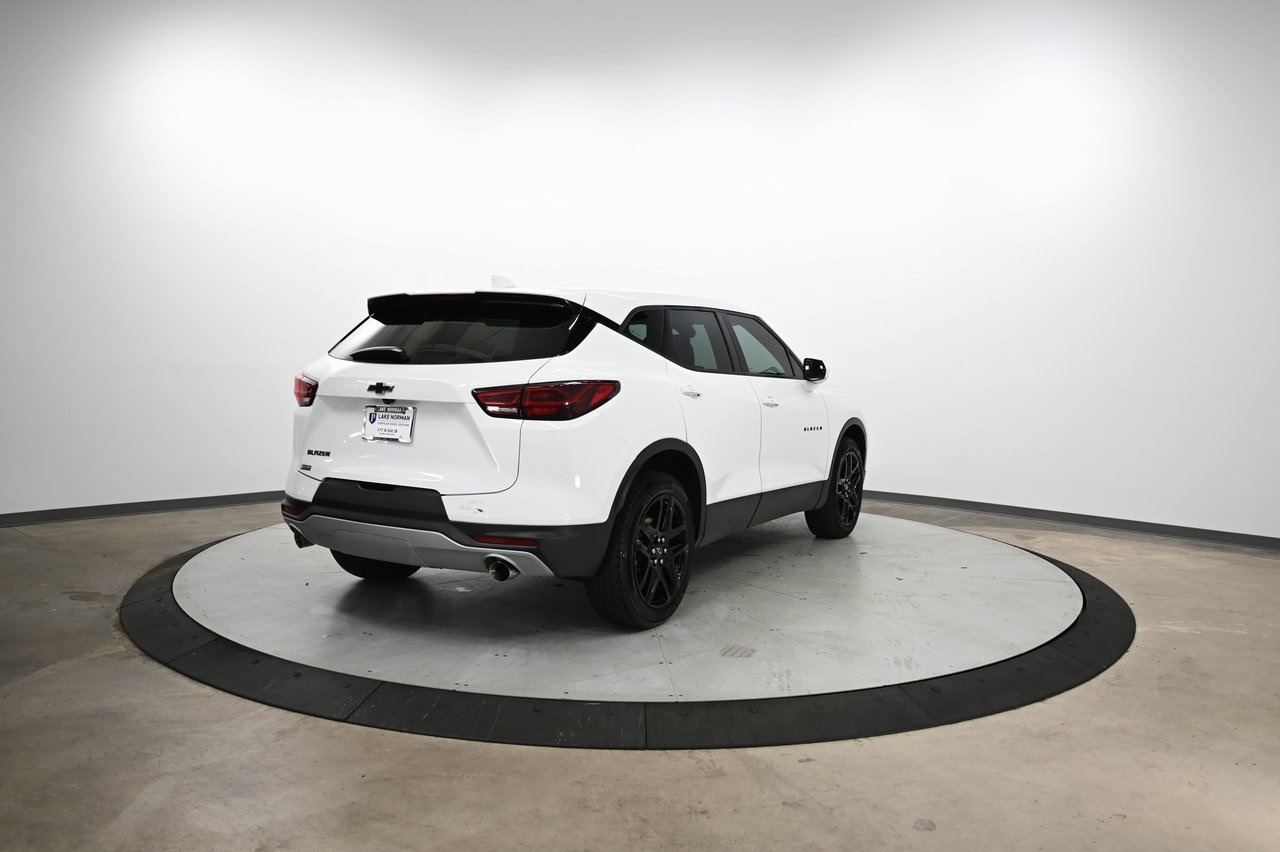 2023 Chevrolet Blazer 2LT photo 2