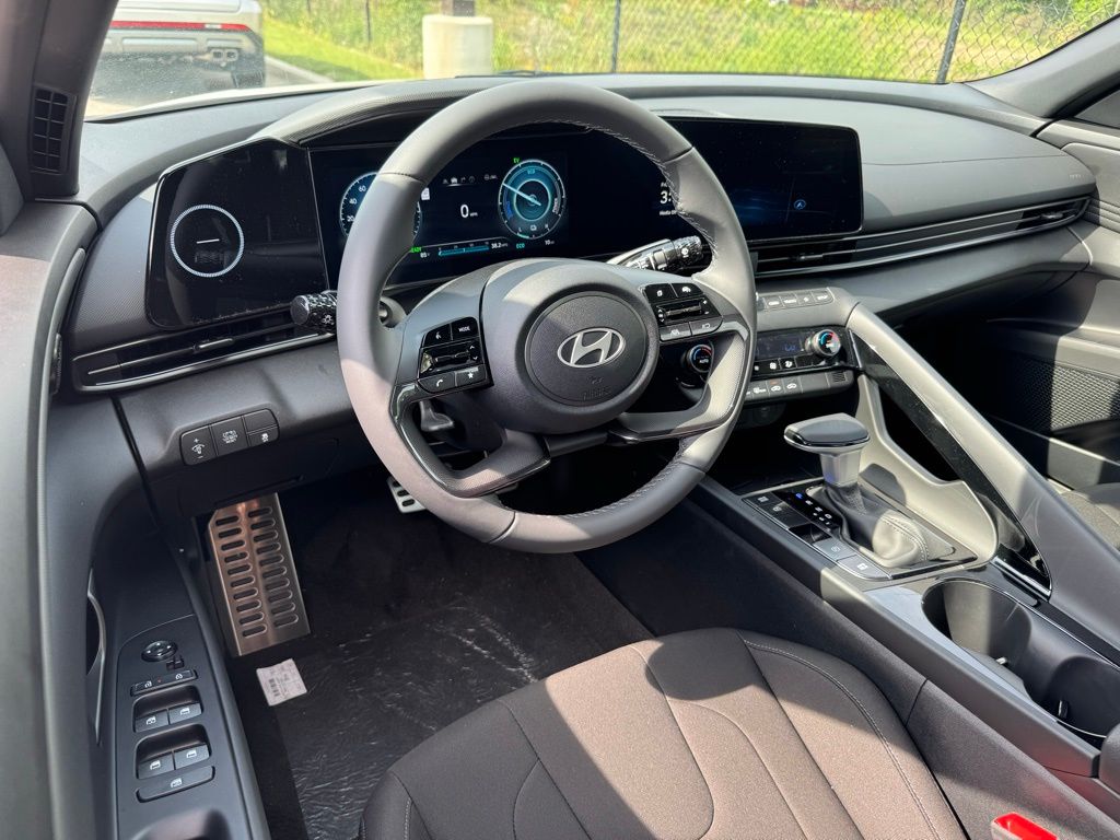 2025 Hyundai Elantra Hybrid SEL Sport photo 2