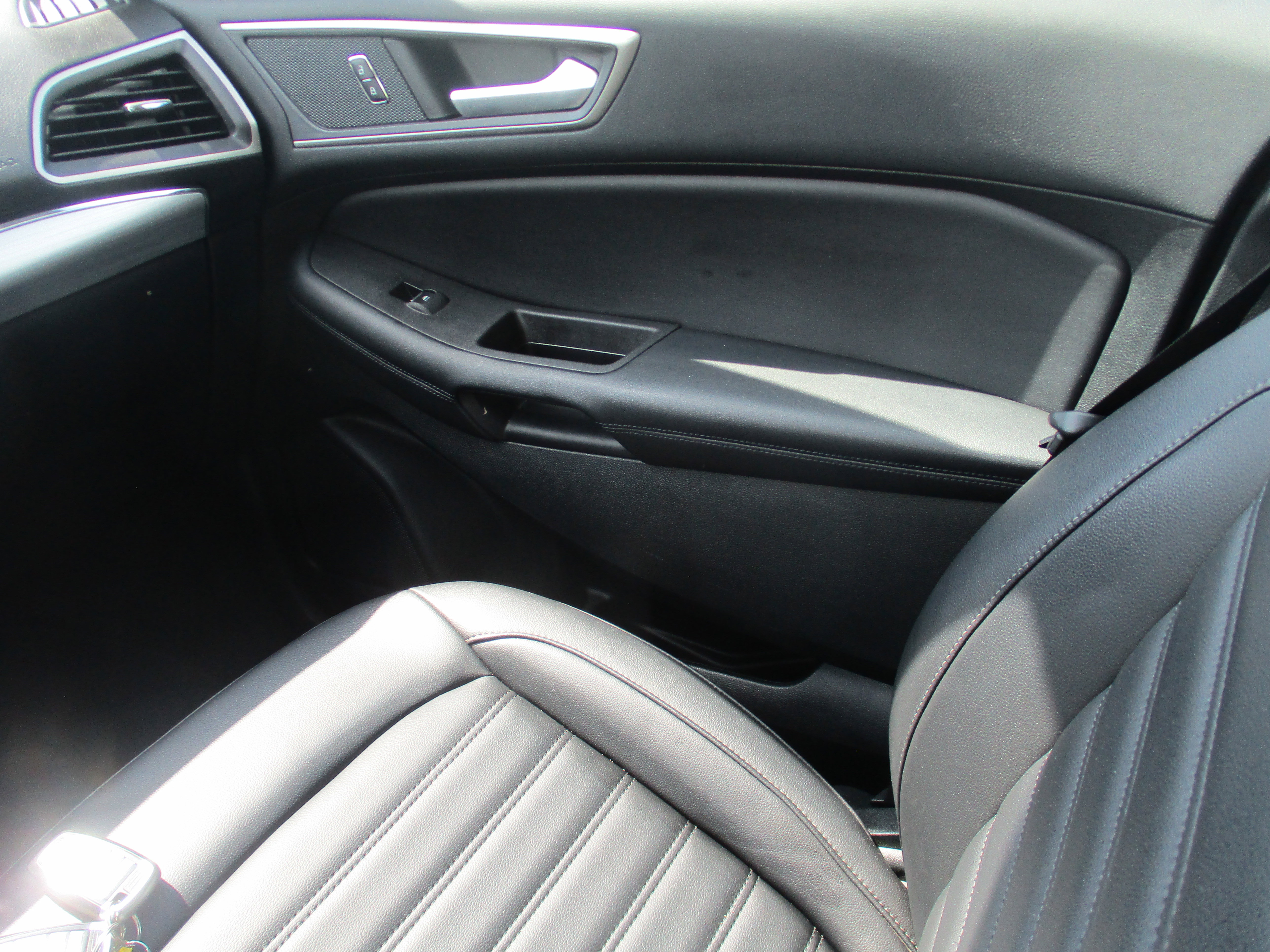 2022 Ford Edge SEL photo 39