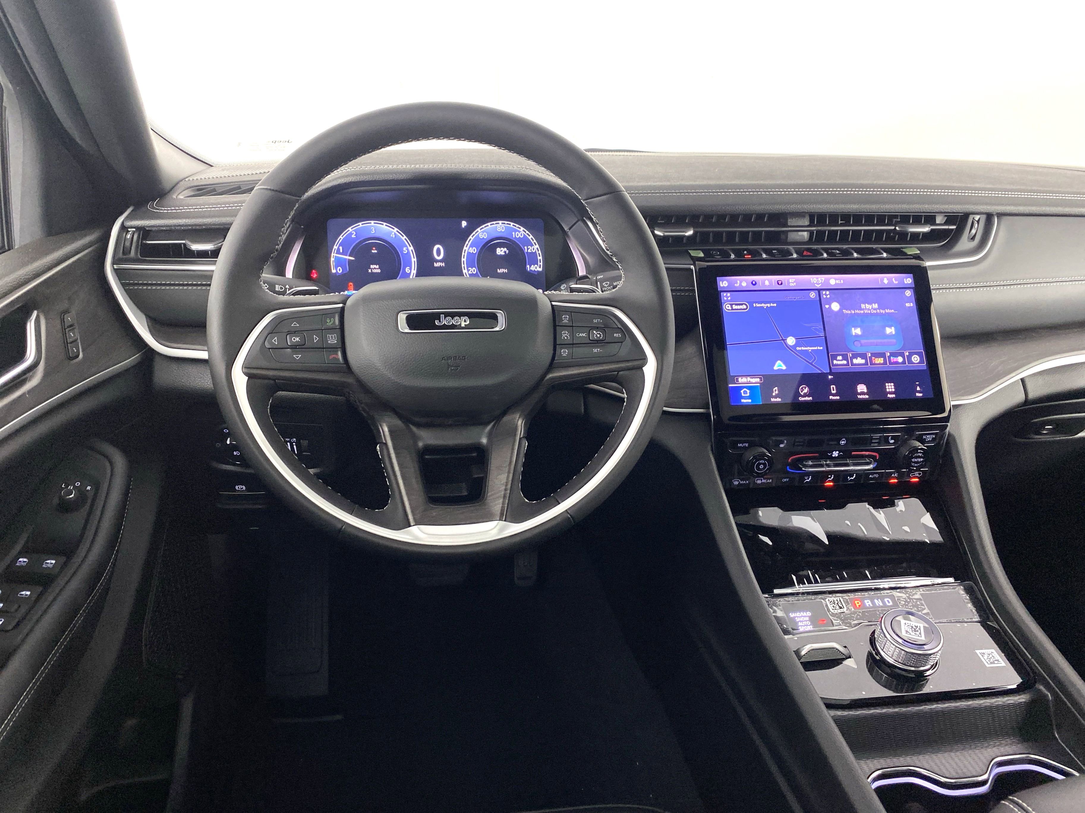 2025 Jeep Grand Cherokee Limited photo 2