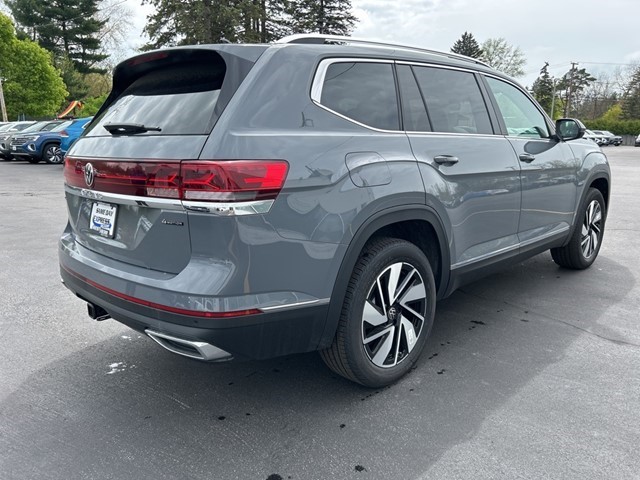 2025 Volkswagen Atlas SEL photo 4