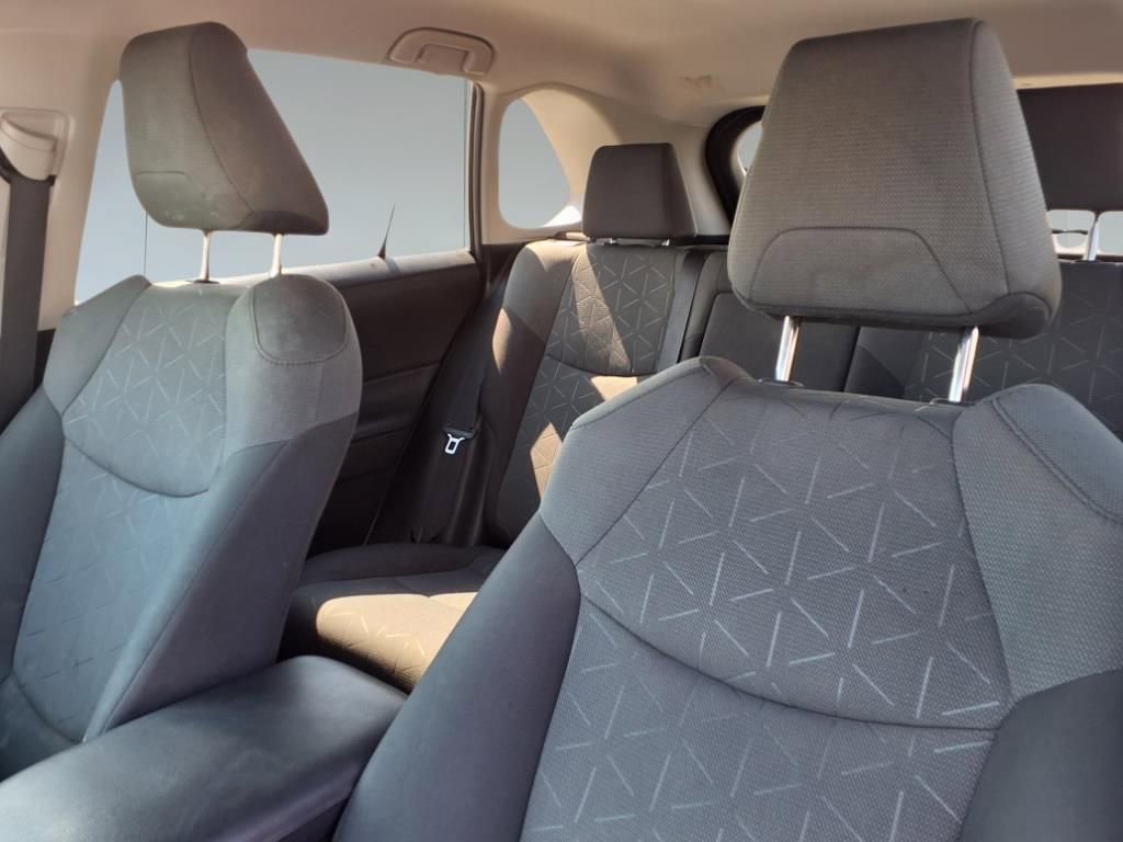 2020 Toyota RAV4 XLE photo 14